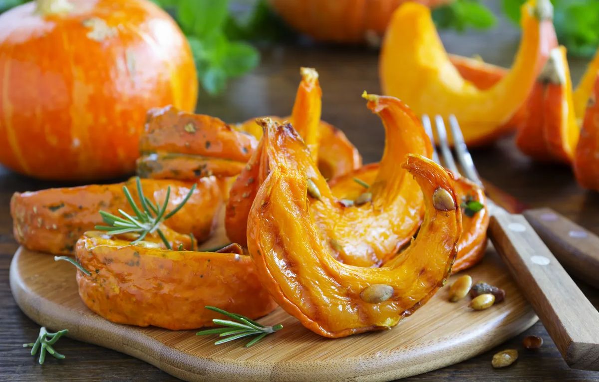 Ароматная запеченная тыква с розмарином: осенний гарнир на любой стол