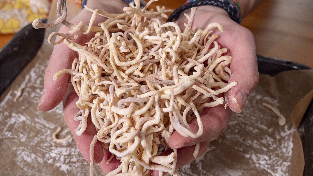 Яичная лапша на дому: секреты вкуса и долгого хранения
