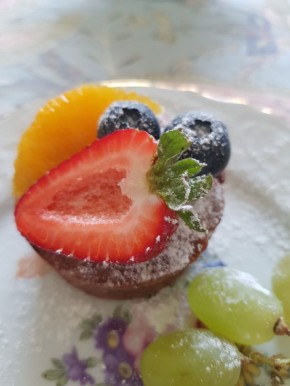 Яркие ягодные кексы для уютного чаепития