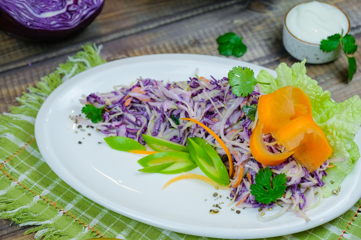 Салат из капусты с яблоком: свежесть и яркость в одной тарелке