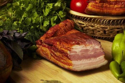 Копченая грудинка по-домашнему: секреты вкусного угощения