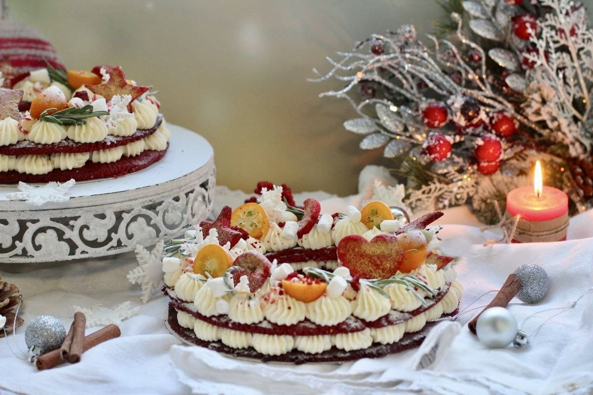 Незабываемый новогодний торт: яркий венок для праздничного стола