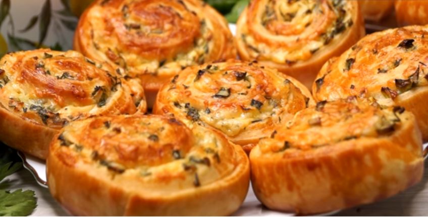 Вкусные завитушки с луком и чесноком