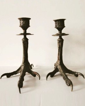 Подсвечники на куриных ножках: уникальный стиль и шарм