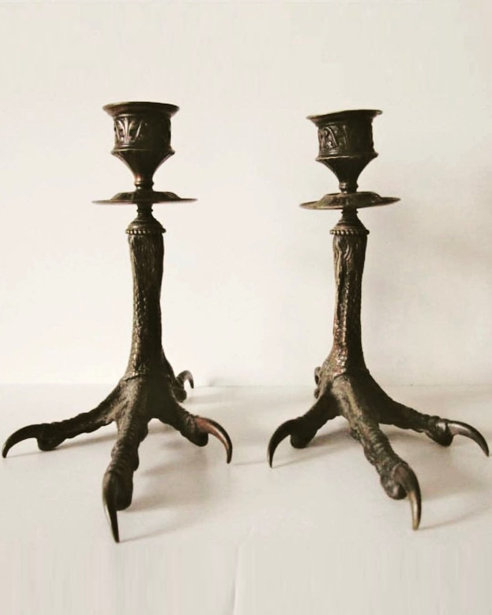 Подсвечники на куриных ножках: уникальный стиль и шарм