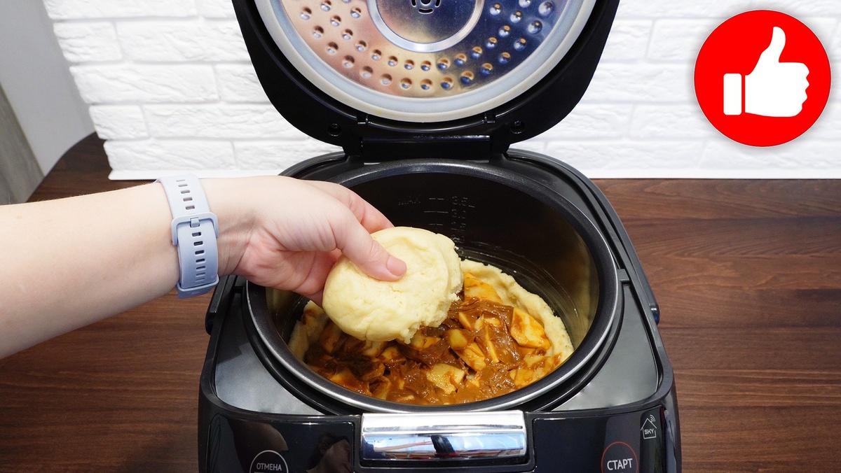 Нежный яблочный пирог с вареной сгущенкой: идеальное угощение для чая