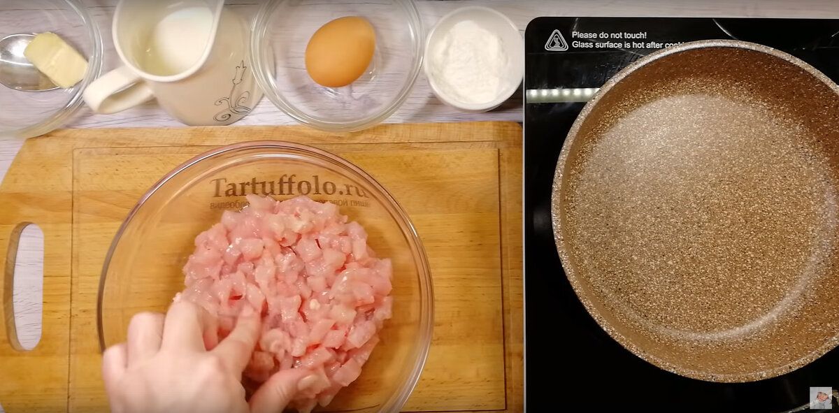 Нежные куриные котлеты с сливочным соусом