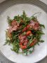 Салат с руколой и беконом: освежающий вкус для вашего стола