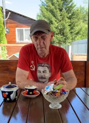 Огненная защита: Мужчина встал на пути грабителей с бутылкой пива