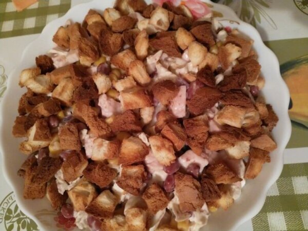 Необычная закуска в духе древнего Рима: копченая курица с сырно-майонезным соусом