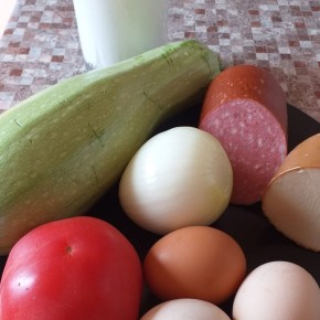 Омлет с кабачками и копчеными добавками: быстро, вкусно и легко