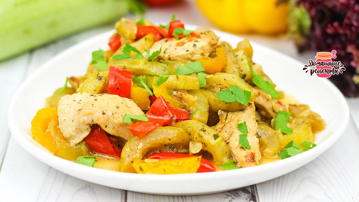 Сочные кабачки с курицей: быстрое и вкусное летнее блюдо