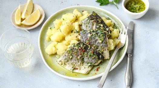 Вкусная форель с свежим соусом гремолата