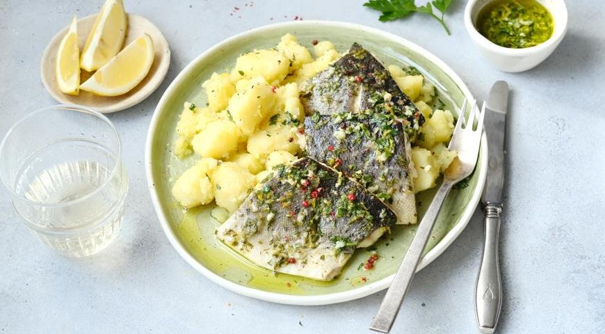Вкусная форель с свежим соусом гремолата