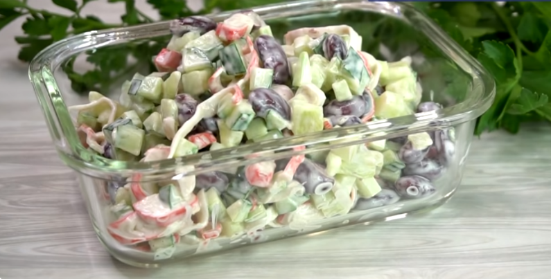 Легкий и вкусный салат из трех ингредиентов за считанные минуты