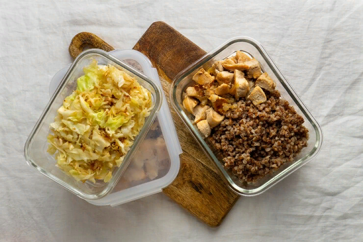 Что выбрать для обеда: контейнеры из дома или столовая?