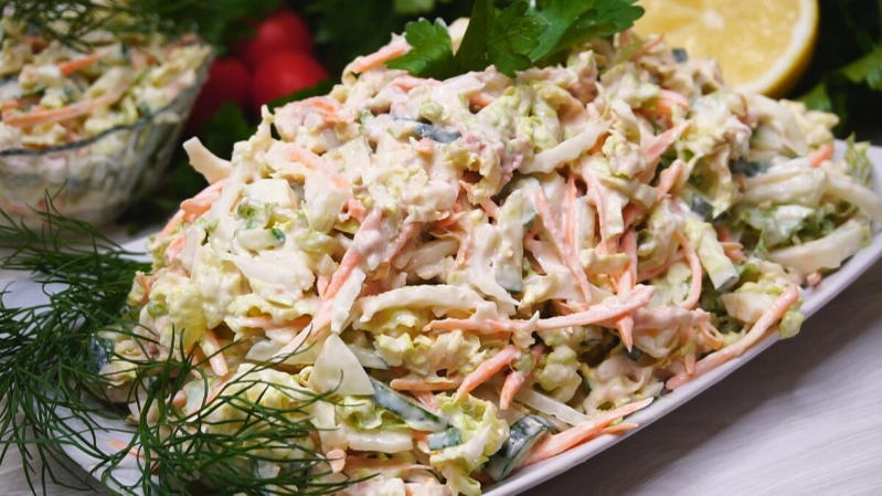 Нежный салат с капустой и печенью трески для яркого обеда