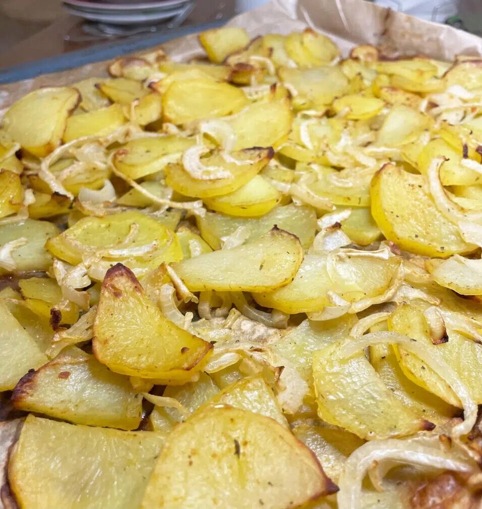 Запечённый картофель с луком: идеальное дополнение к любому блюду