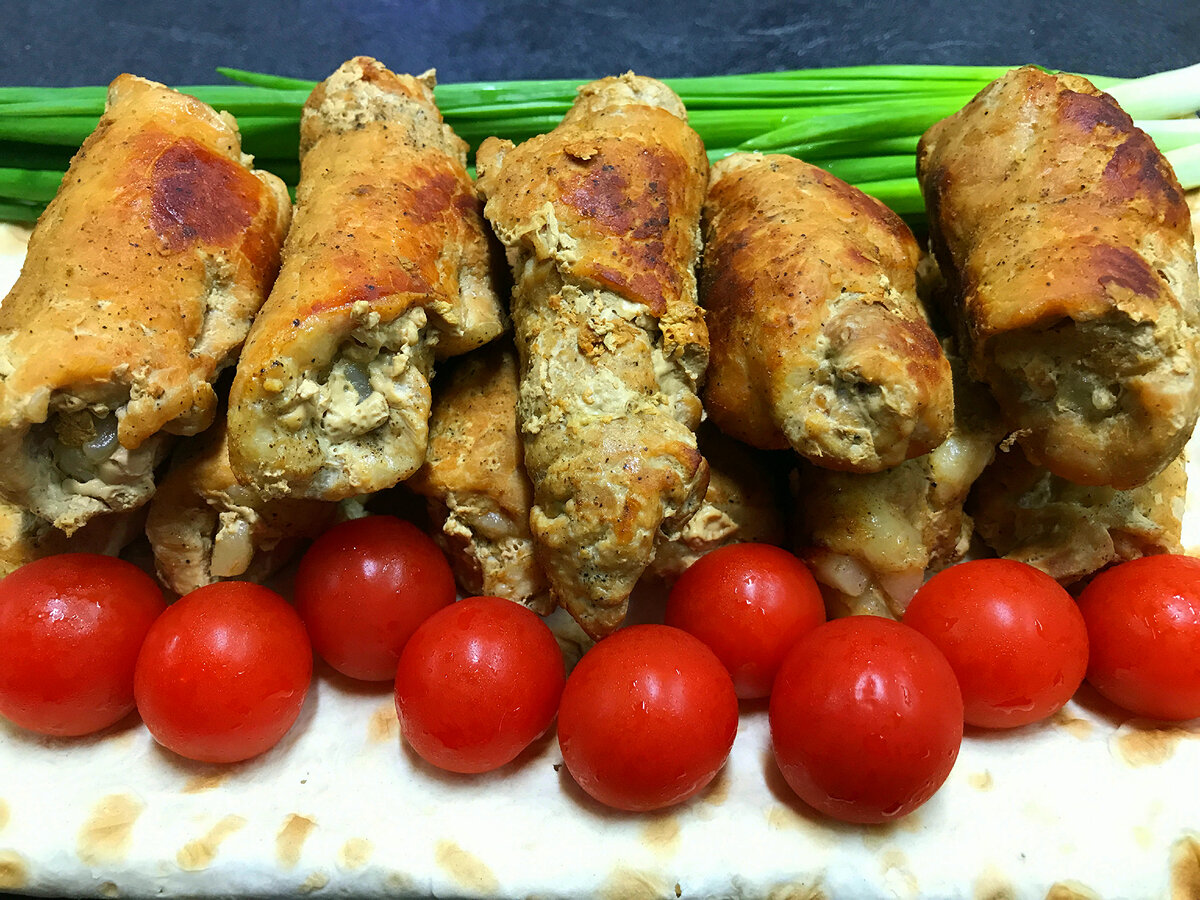 Мясные пальчики с секретом: крученики под любую начинку