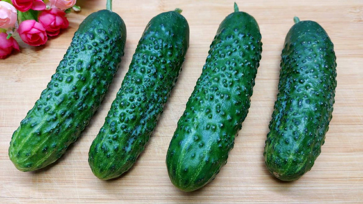 Легкий и ароматный салат: готовим закуску из огурцов за 5 минут