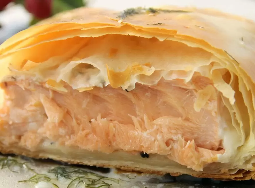 Лосось в слоеном тесте: простой рецепт для любой ситуации