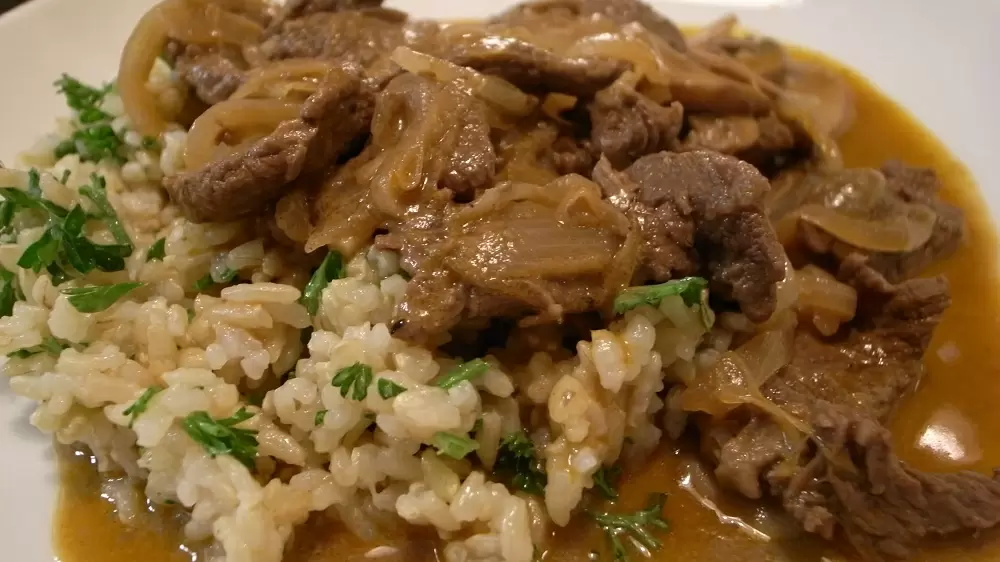 Как приготовить идеальный бефстроганов: секреты и советы от шефа