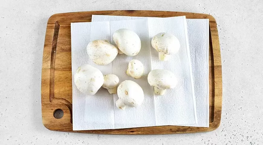 Грибной суп с плавленым сыром: уютный рецепт для холодных дней