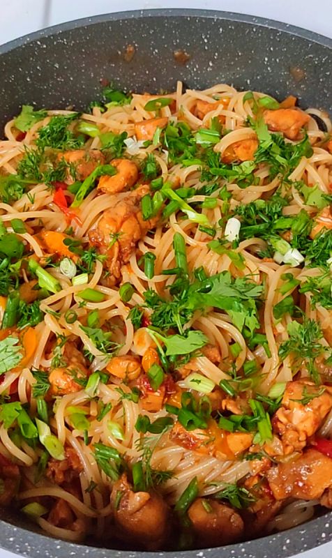 Спагетти с курицей в кисло-сладком соусе: легкий рецепт для любого повода