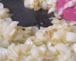 Фаршированный болгарский перец с томатно-сливочным соусом