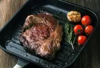 Пять ошибок, которые ruin жарку мяса на сковороде