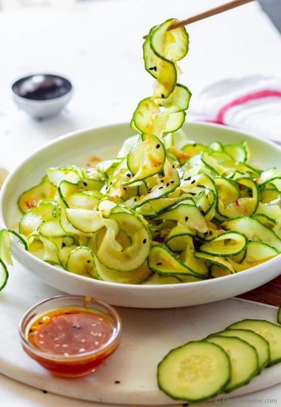 Три невероятных огуречных салата, которые подарят свежесть и вкусовые впечатления